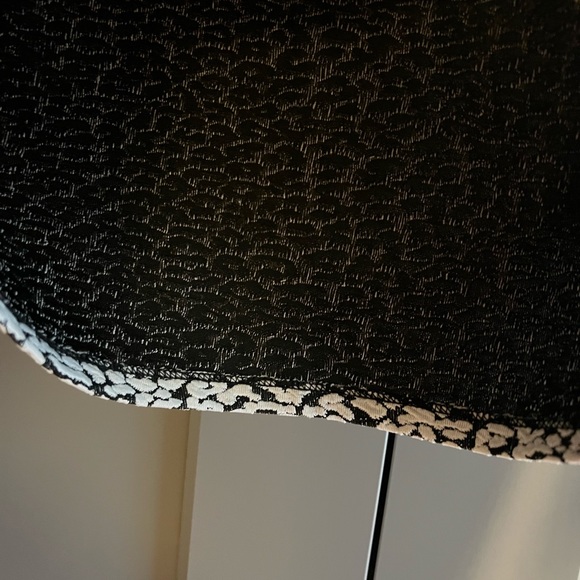 *Like New* ZARA Short Sleeve Shirt Stretchy Top Black and White US Size Medium - Picture 8 of 8